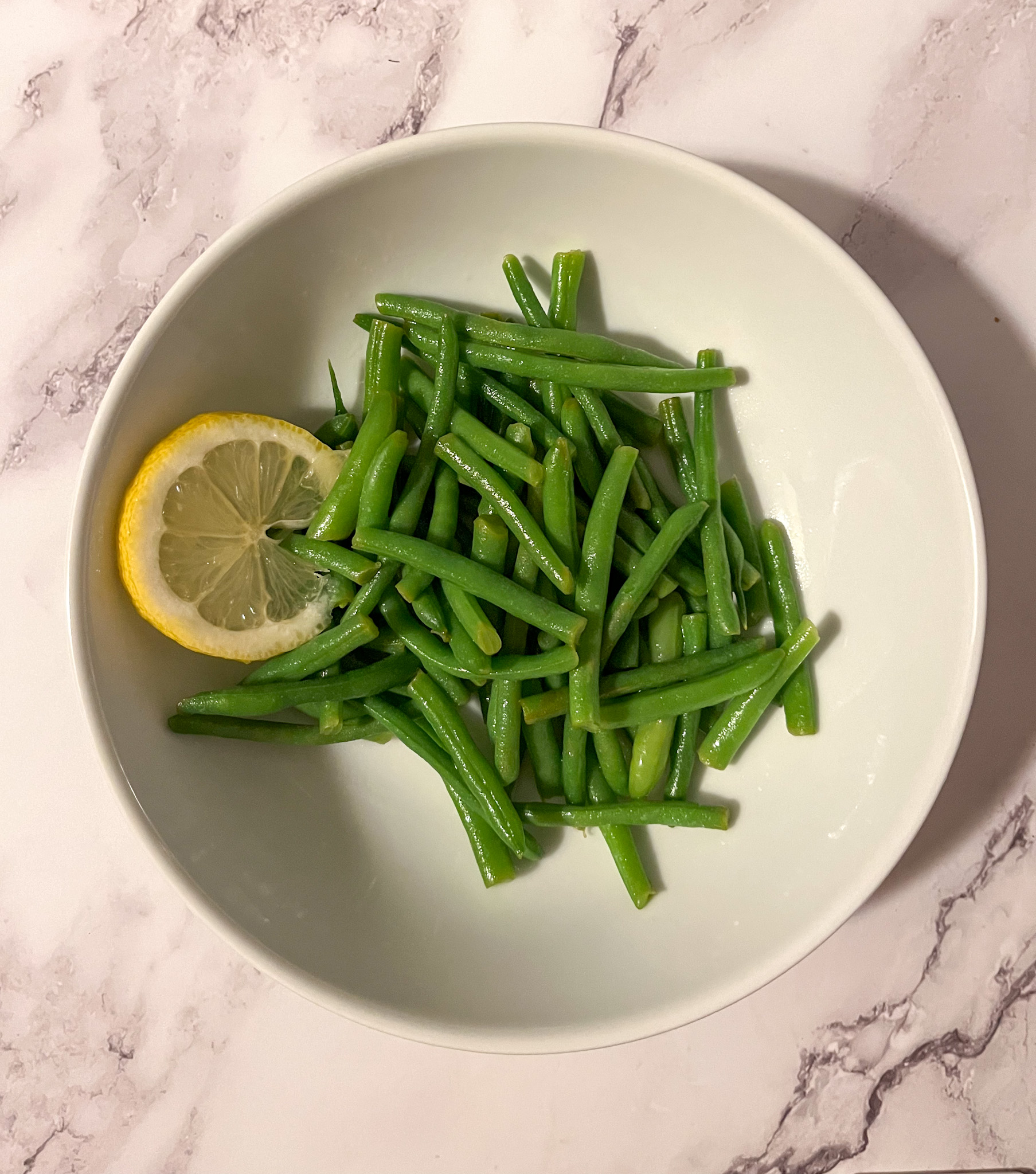 Green beans with lemon served in a bowl