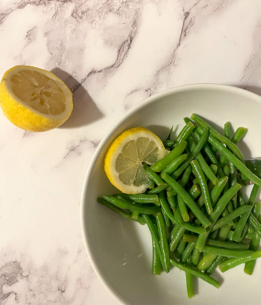 Green Beans served in a bowl with a slice of lemon