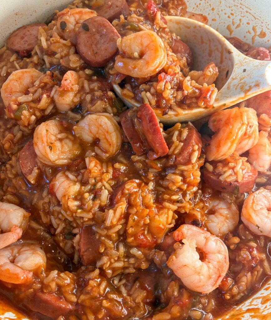 Finished jambalaya in a large pot