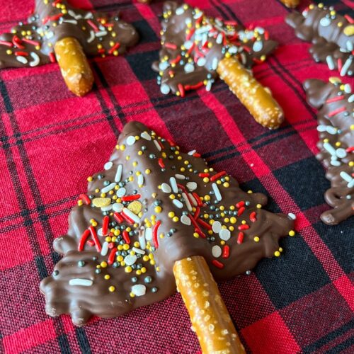 chocolate christmas tree pretzels