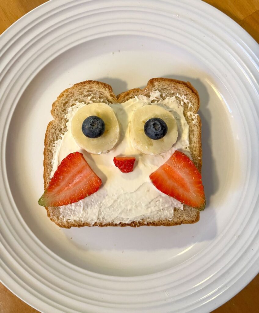 Toast decorated with an owl face