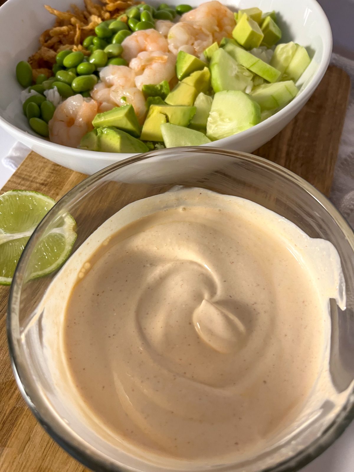creamy sriracha sauce in a bowl